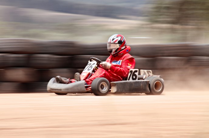 Як проходять заїзди на критих трасах