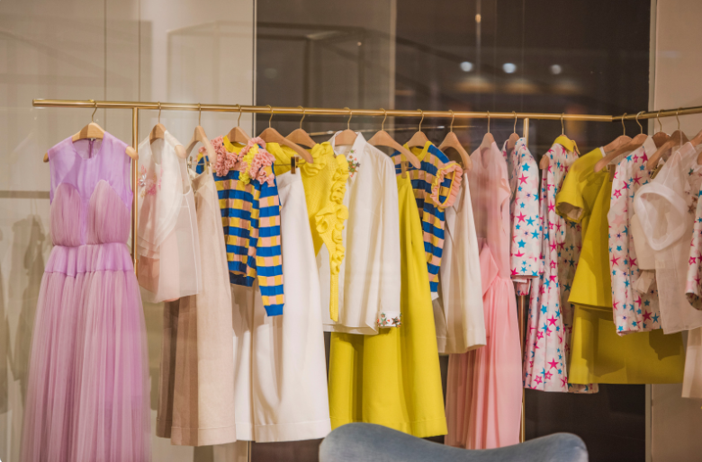 модний базовий одяг 2024